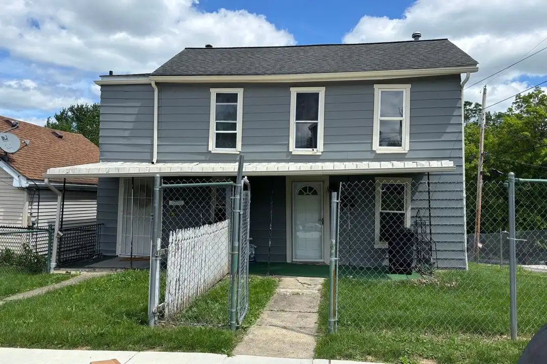 102-104 Linn Ave unit 102 – photo 1 of 11