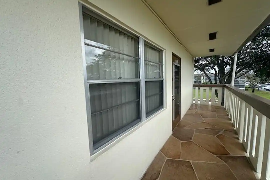 588 Mansfield M - View 3