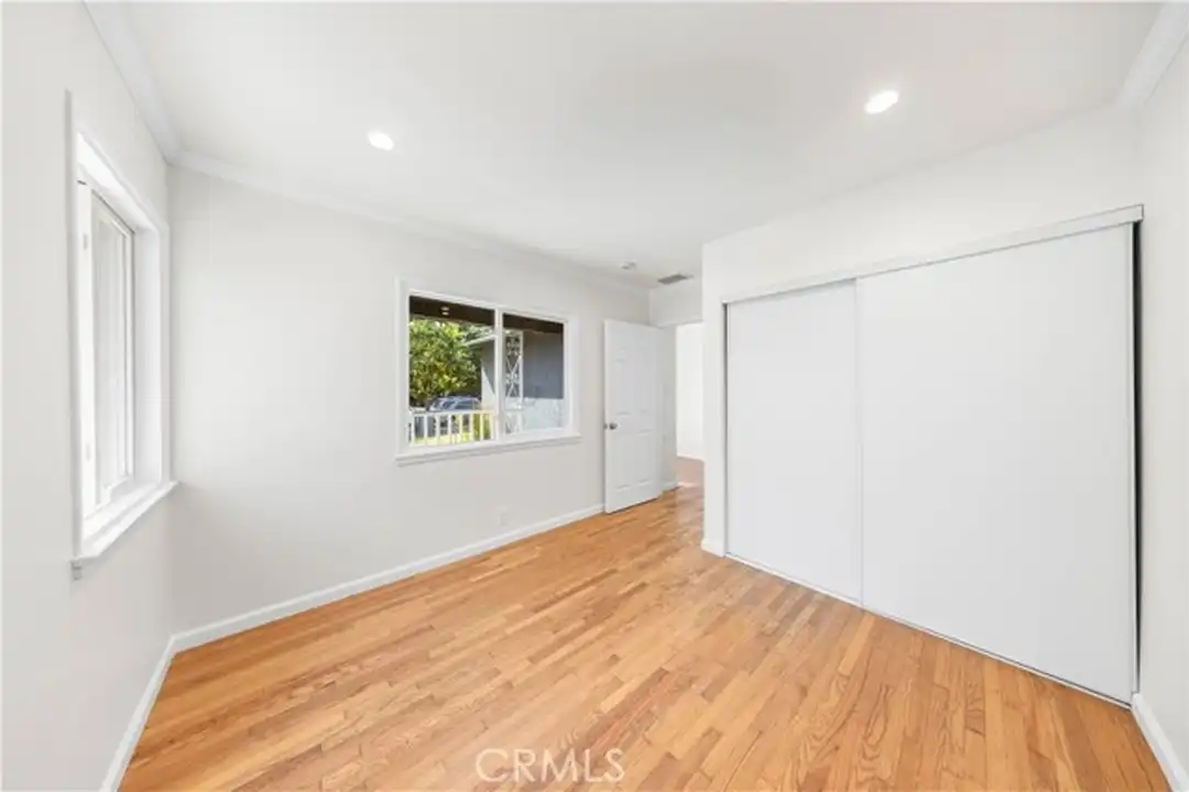 2074 Summit Ave - View 5