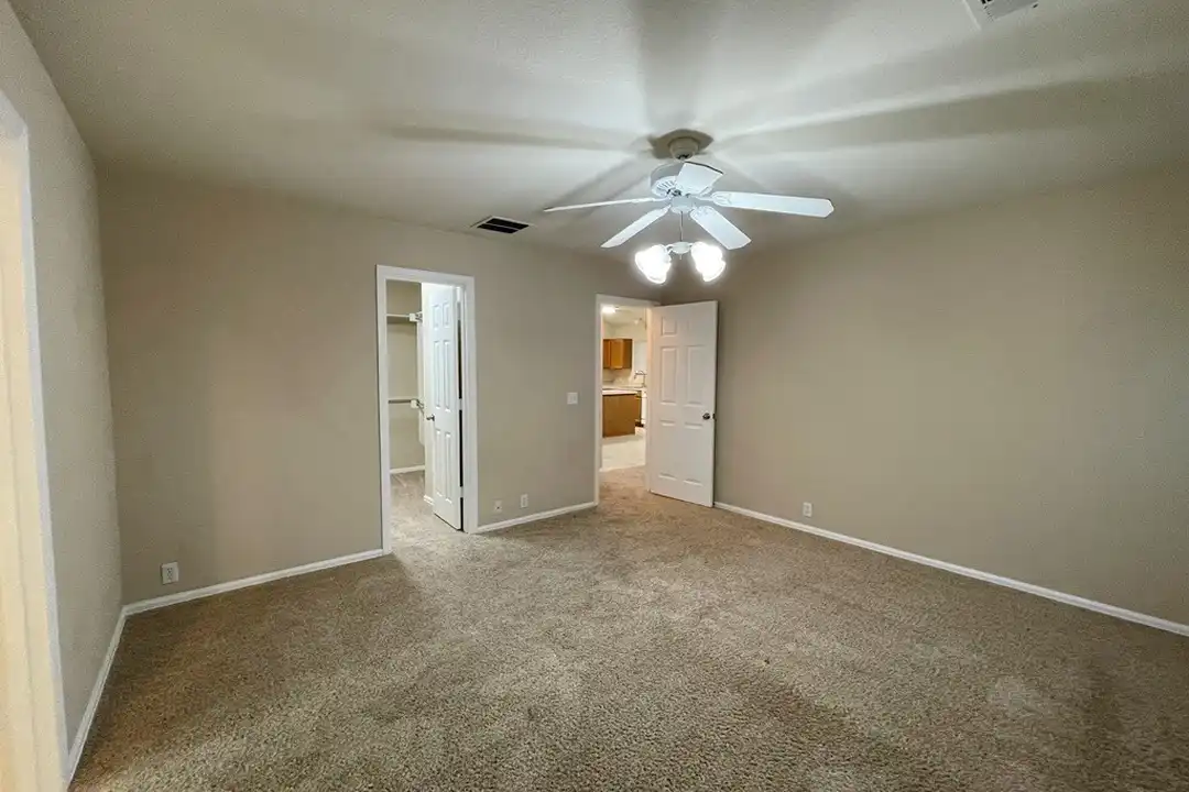 376 Spruce Dr - More
