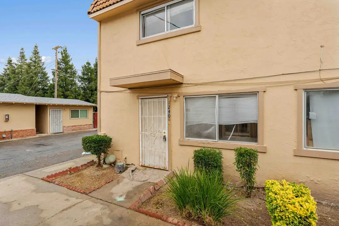 1240 N Olive Ave unit 1240 B - View 3