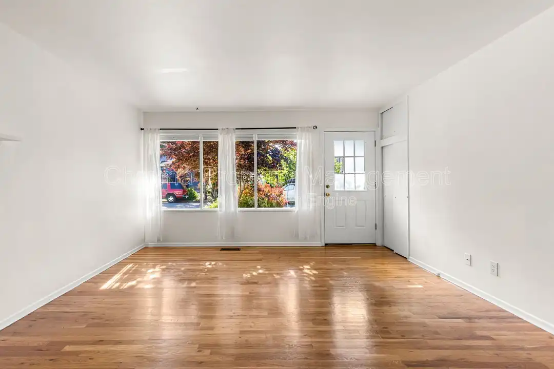 7676 N Mississippi Ave - View 3