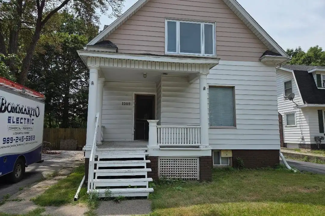 1209 Gratiot Ave unit apt. 2 – photo 1 of 11