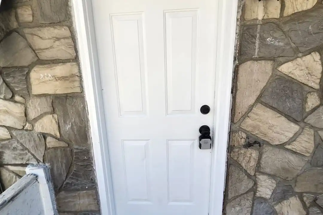 819 Frank St – photo 1 of 11