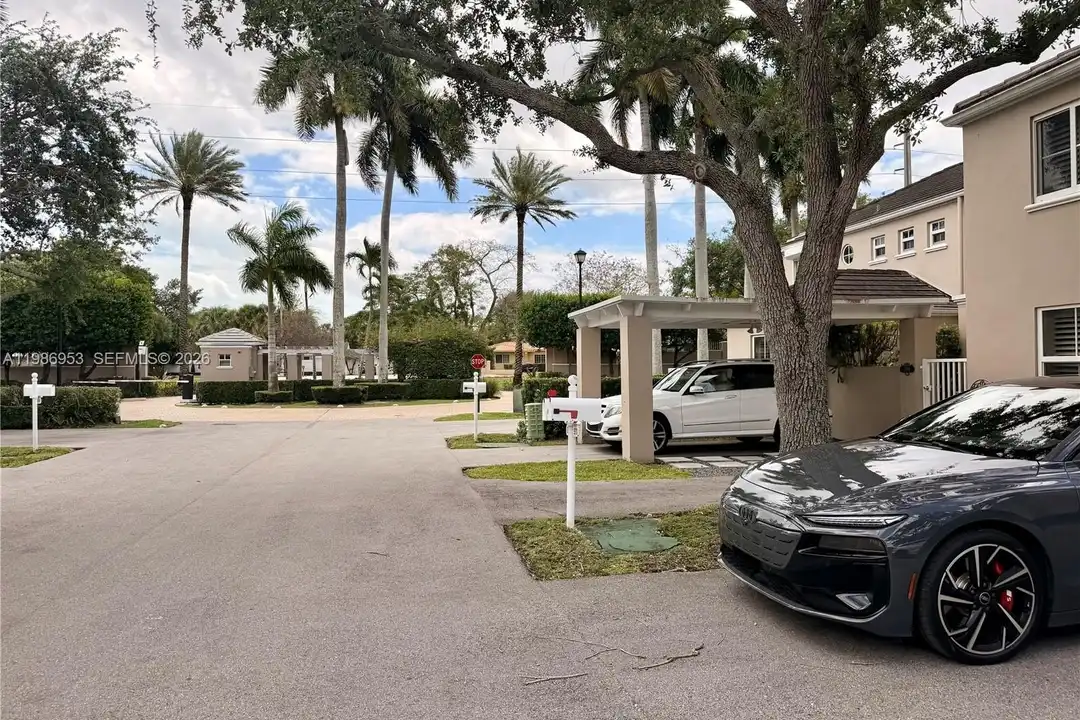 Apartment in Miami - View 3