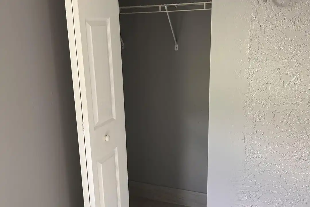 2029 SE Hideaway Cir - View 5