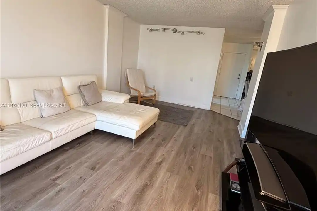 16851 NE 23rd Ave unit B304 - View 2