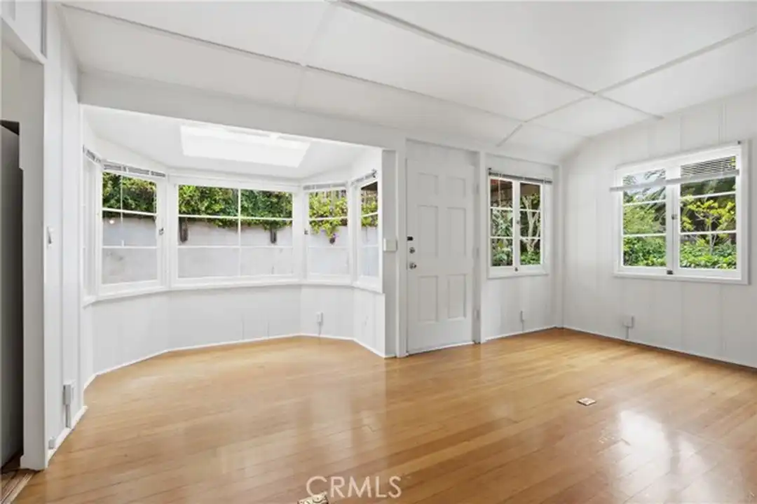 550 St Ann's Dr - View 5