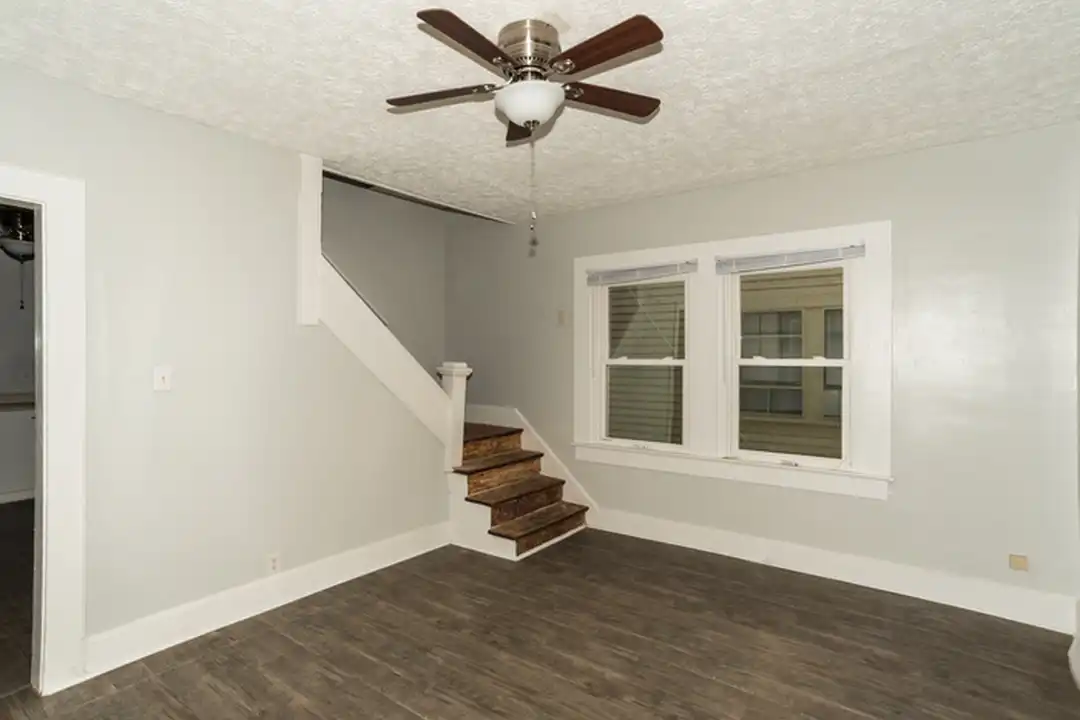 306 N Riley Ave – pohled 5
