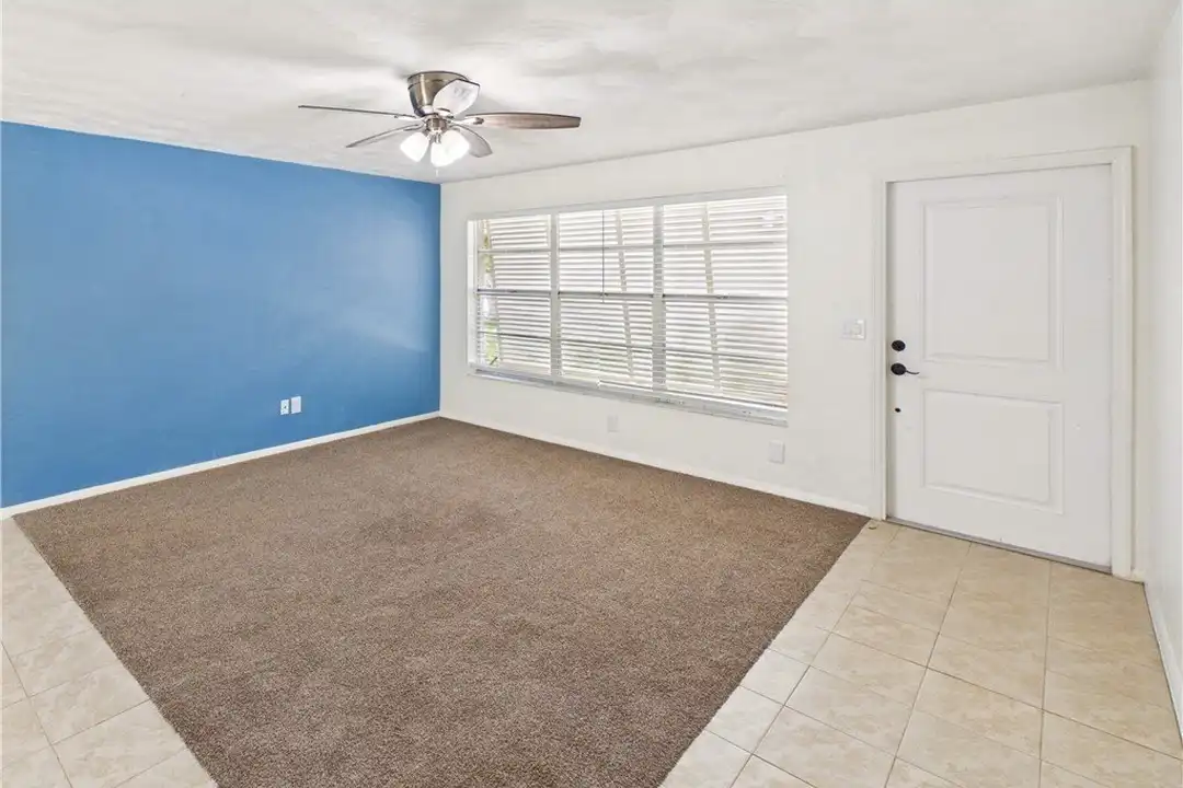 18541 Iris Rd - View 2