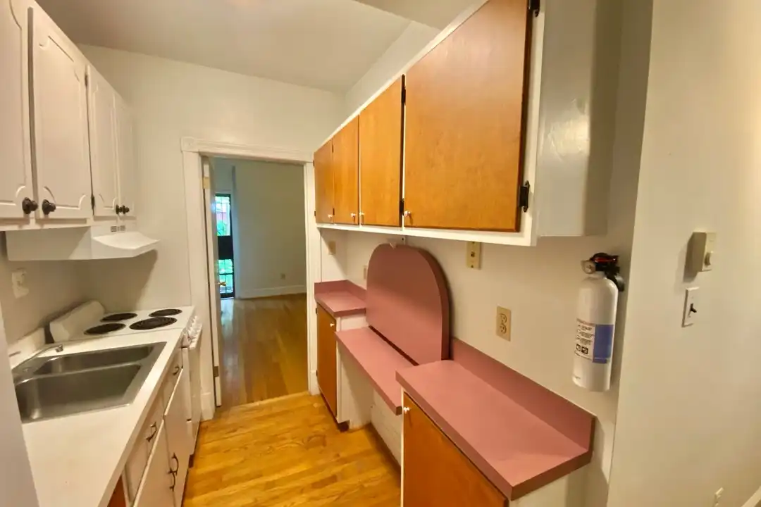 616 A St NE unit 02 - More