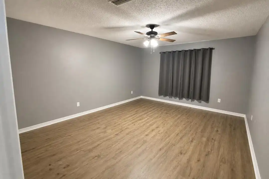 2155 Hagood Loop - More