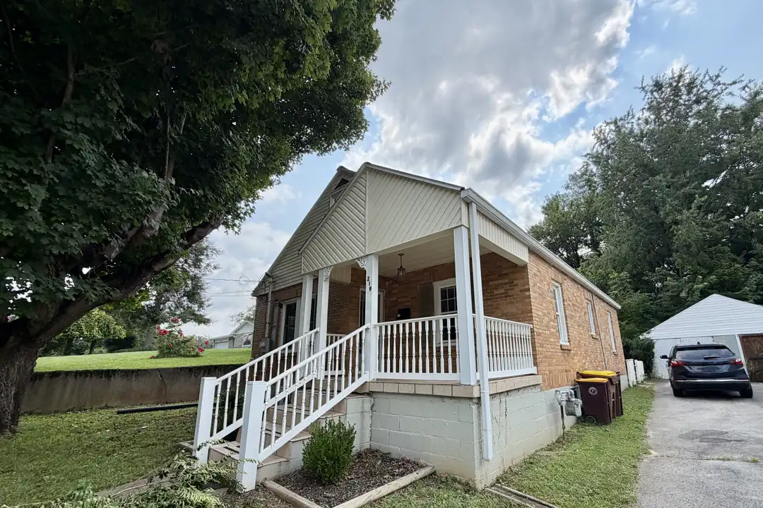 219 Bourne Ave – photo 1 of 10