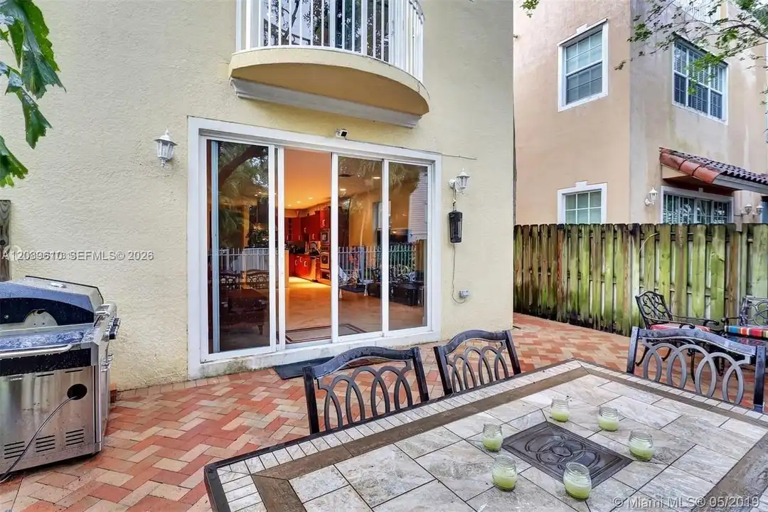 409 SW 5th St unit 1 - More
