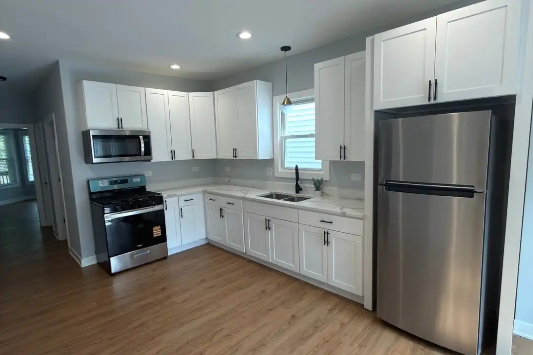 5738 S Paulina St – photo 1