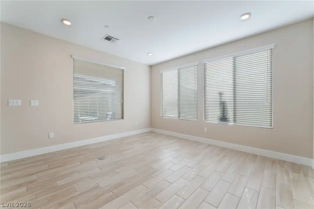 Apartment in Las Vegas - View 5