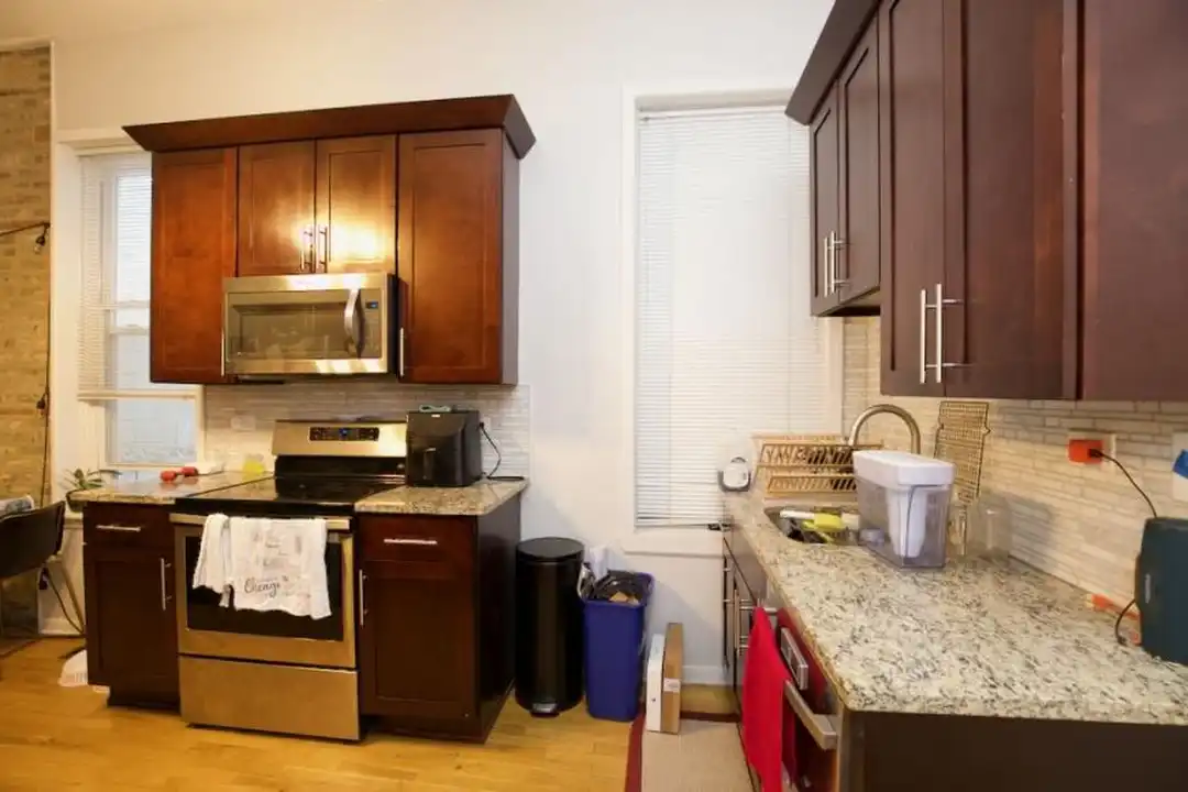 1252 N Greenview Ave - View 3
