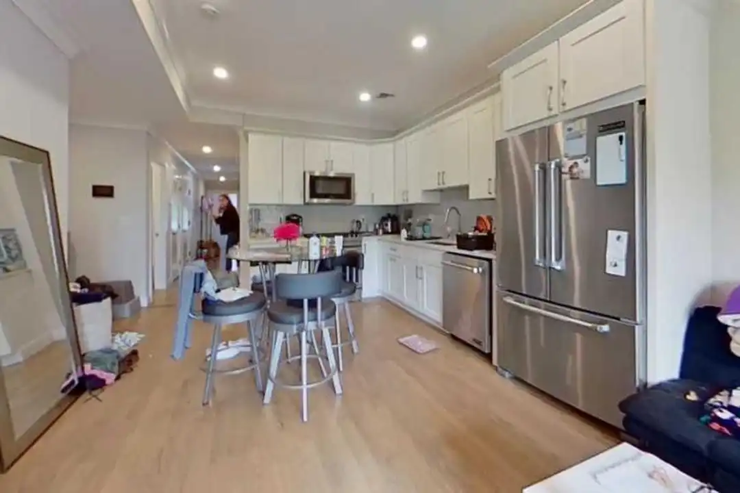 144 Chelsea St - View 2