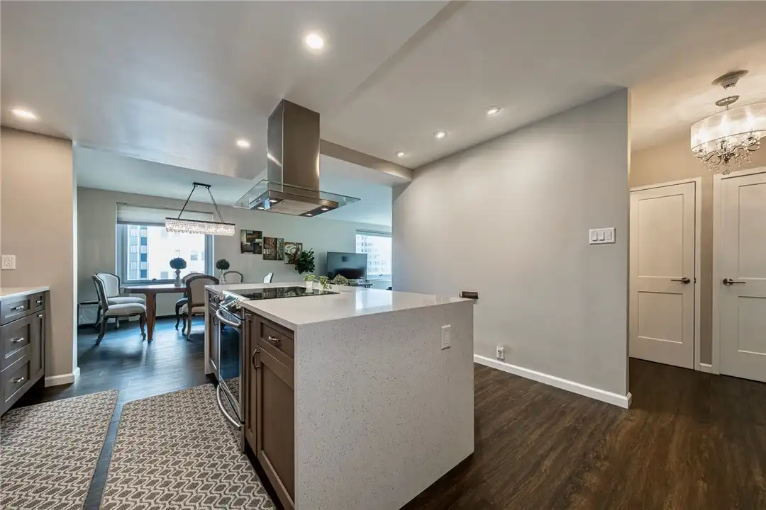 320 Fort Duquesne Blvd unit 19L - View 3
