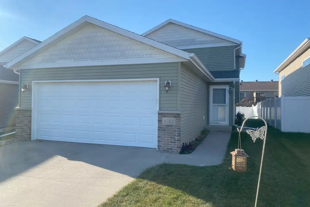 4742 50th Ave S – photo 1