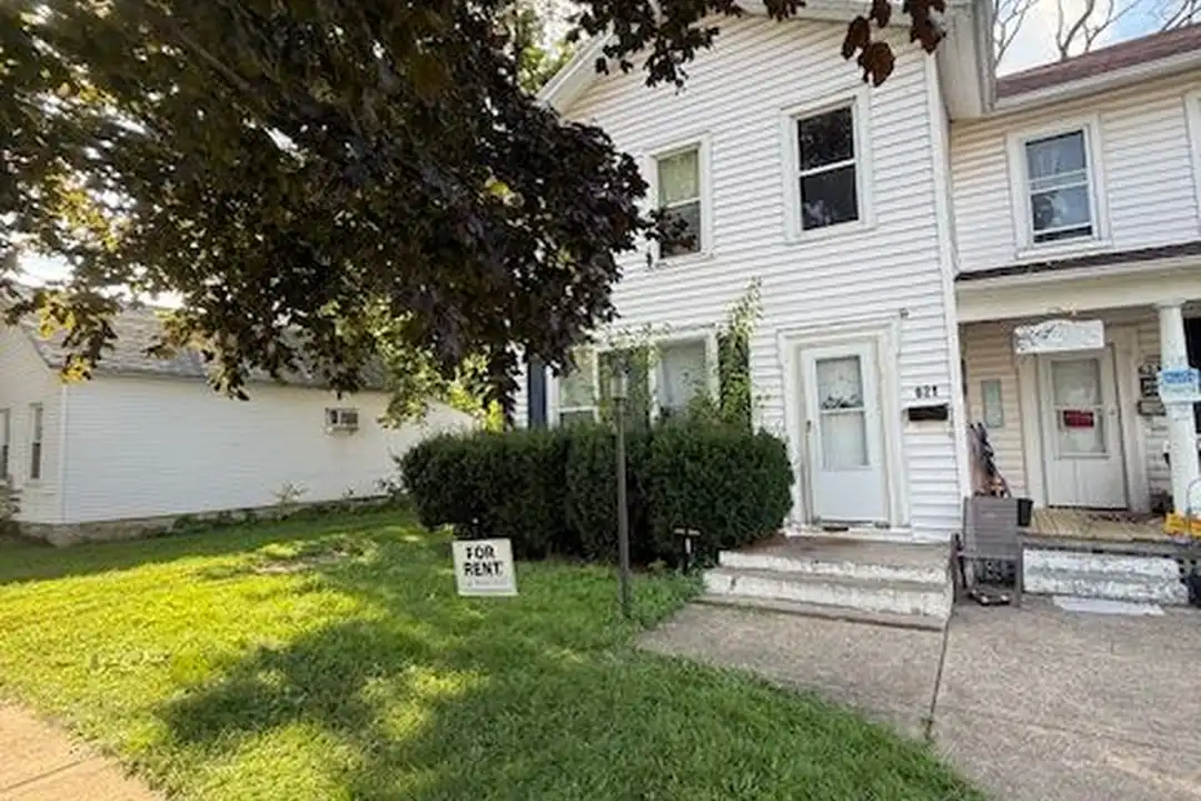 621 1/2 E Adams St – photo 1