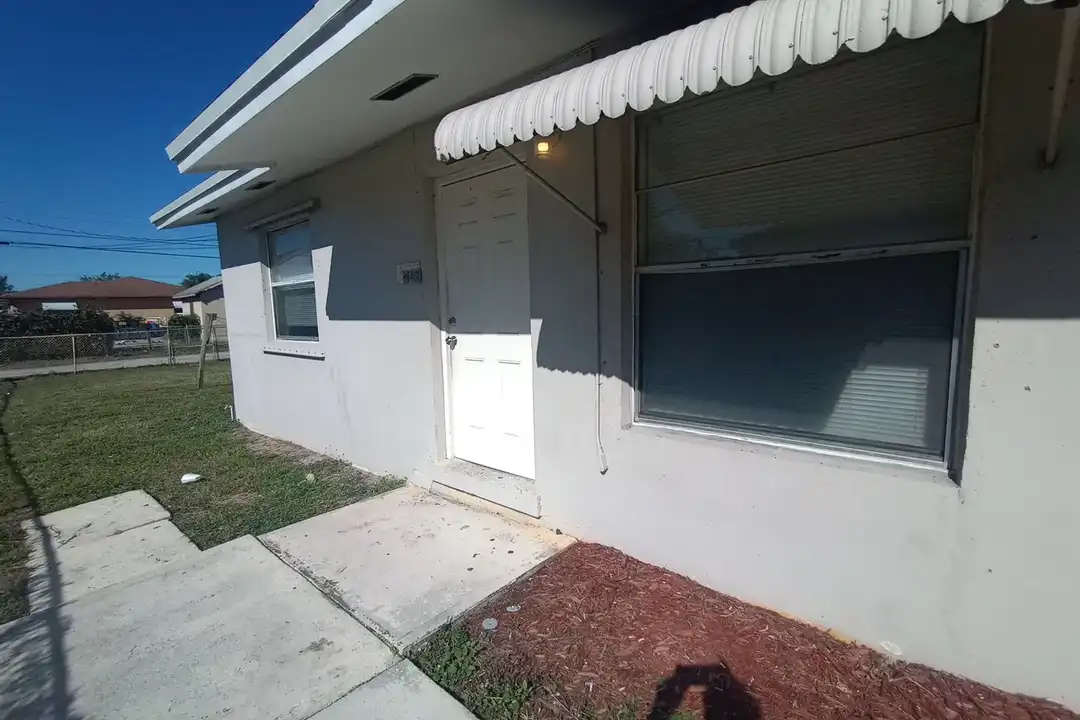 132 SW 12th Ave - View 2