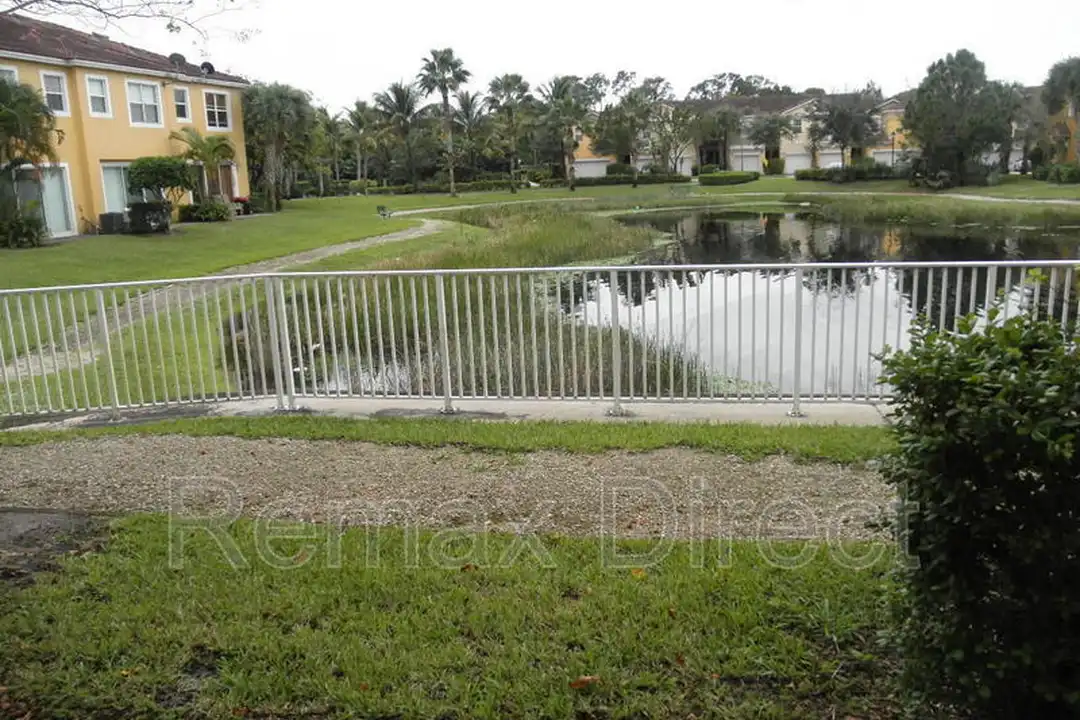 822 Pipers Cay Dr - View 2