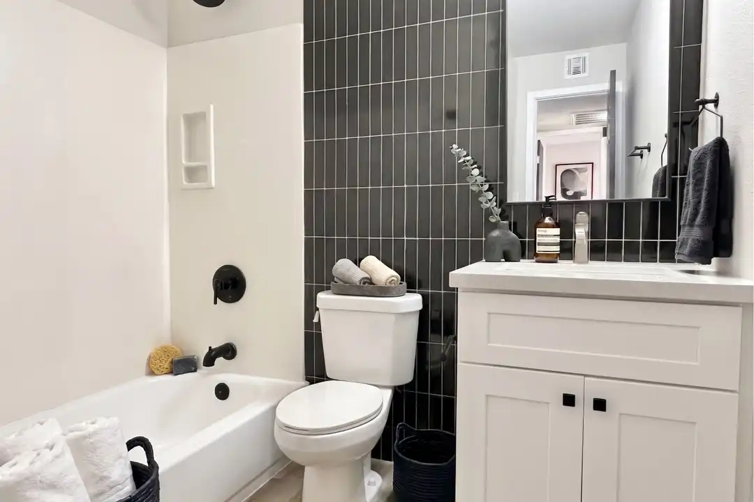 Apartment in Phoenix - View 3