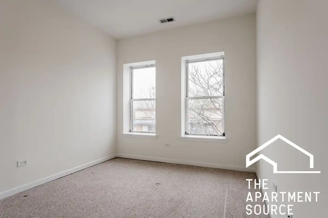 Apartment in Chicago - More