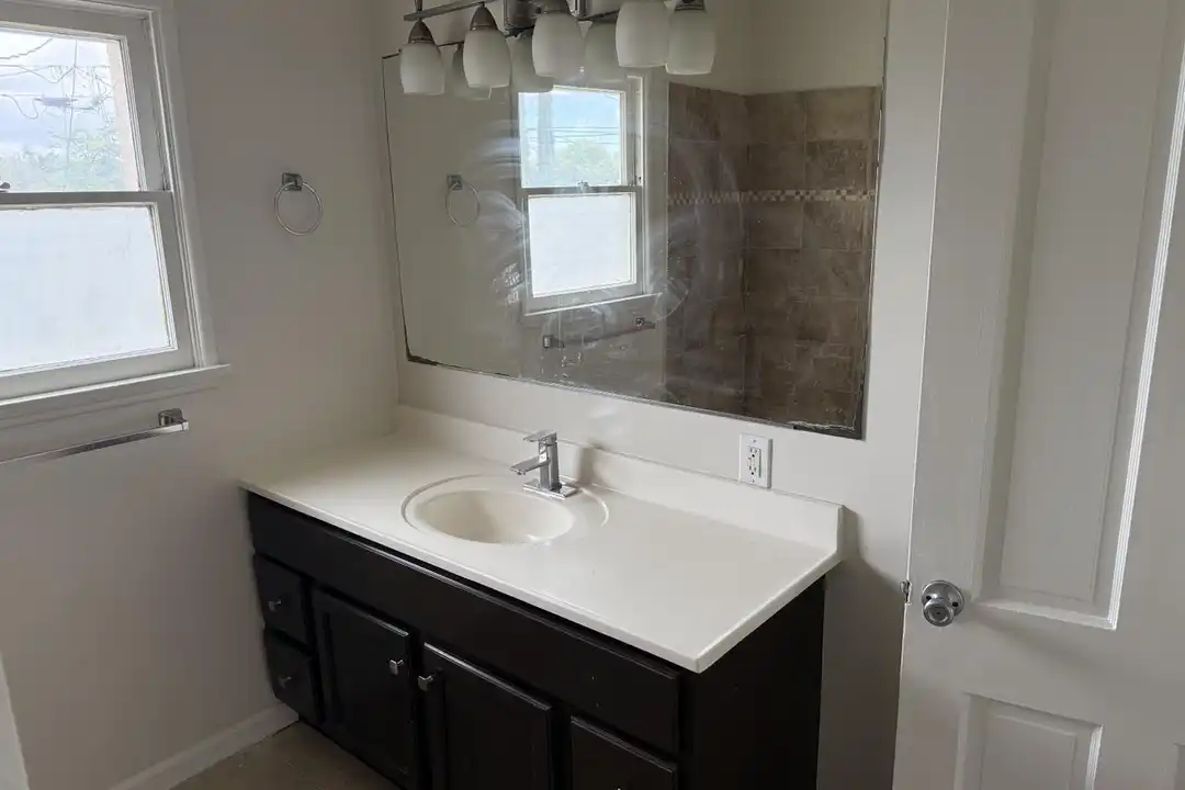 16007 Victory Blvd - View 2