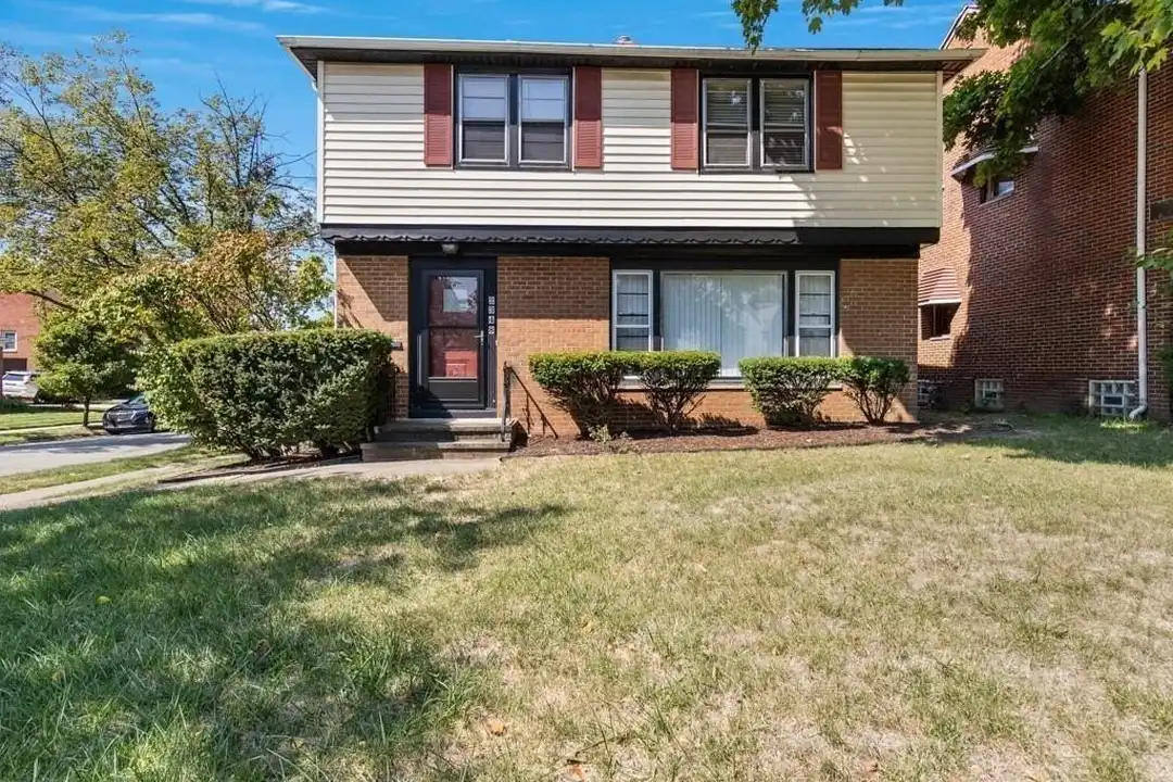 2348 Saybrook Rd, University Heights – photo 1 of 3