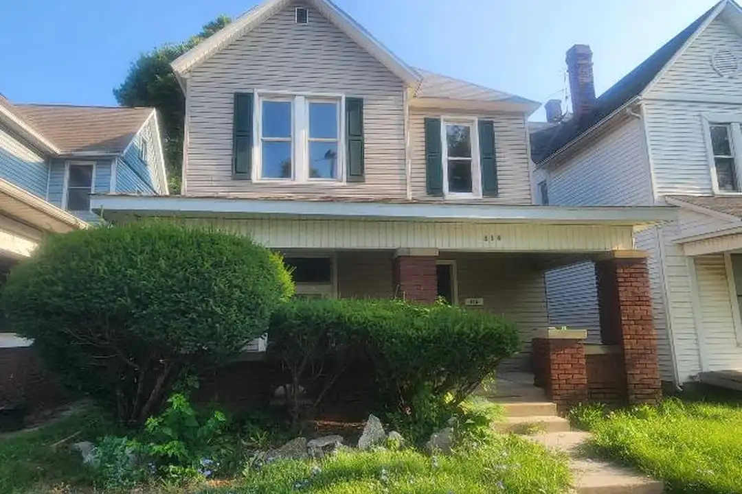 316 Richmond Ave – photo 1 of 11