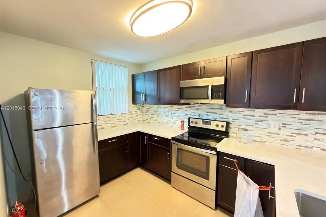 Apartment in Coral Springs - View 3