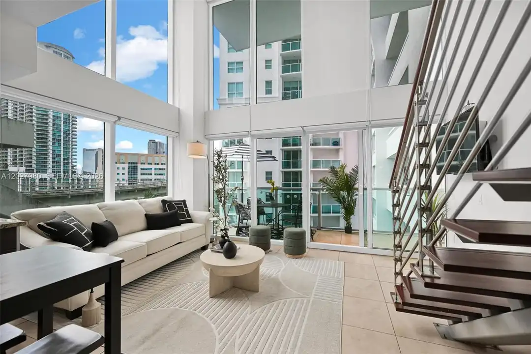 41 SE 5th St unit 517 - View 3