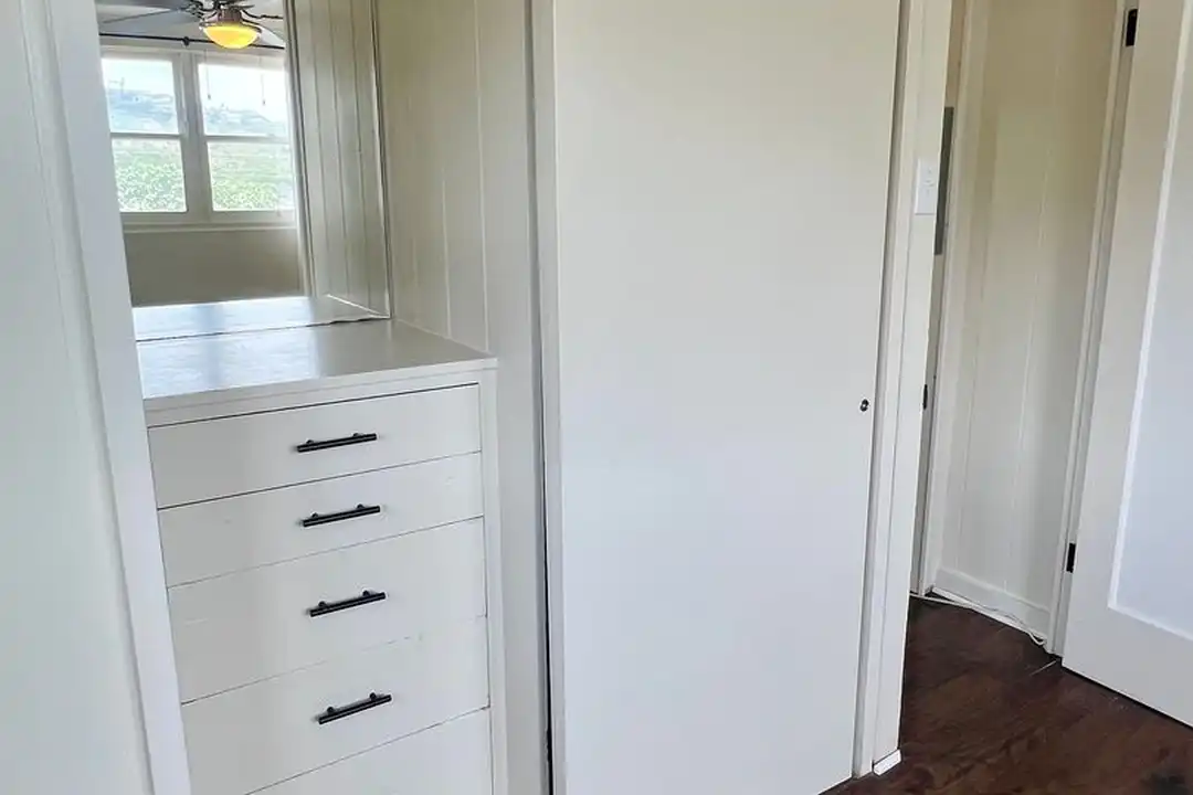 1649A 10th Ave - More