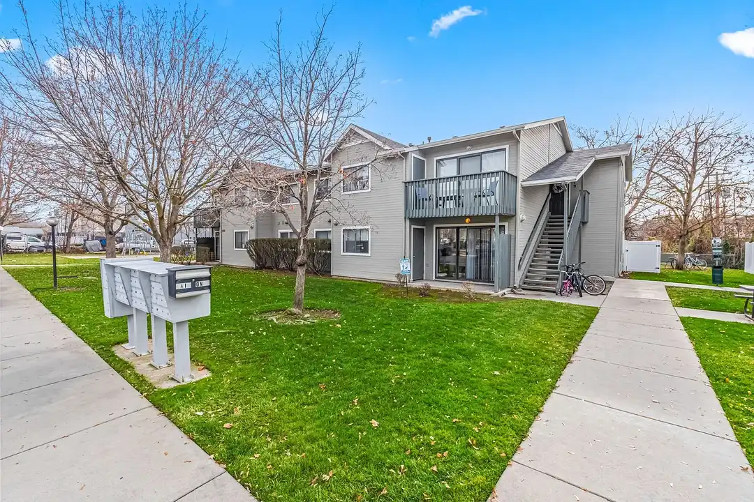 Hilton Street Apartments - More