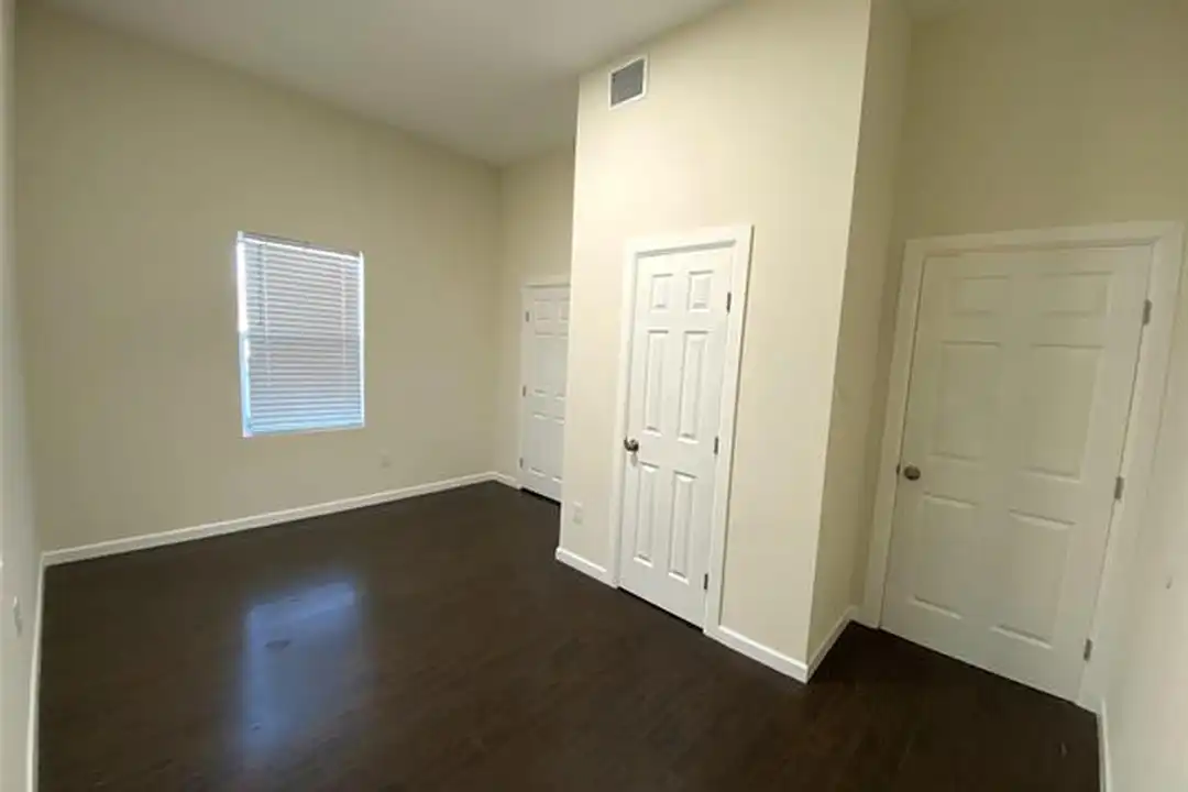 Apartment in Greenville - View 5
