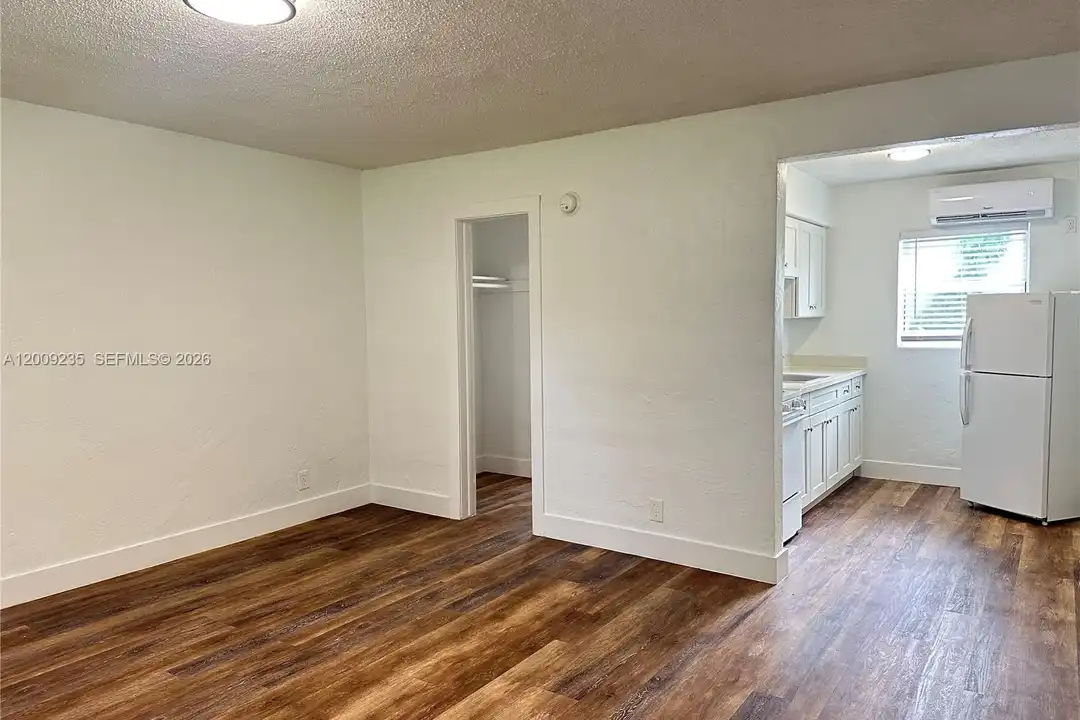 1821 Thomas St #5 - View 4
