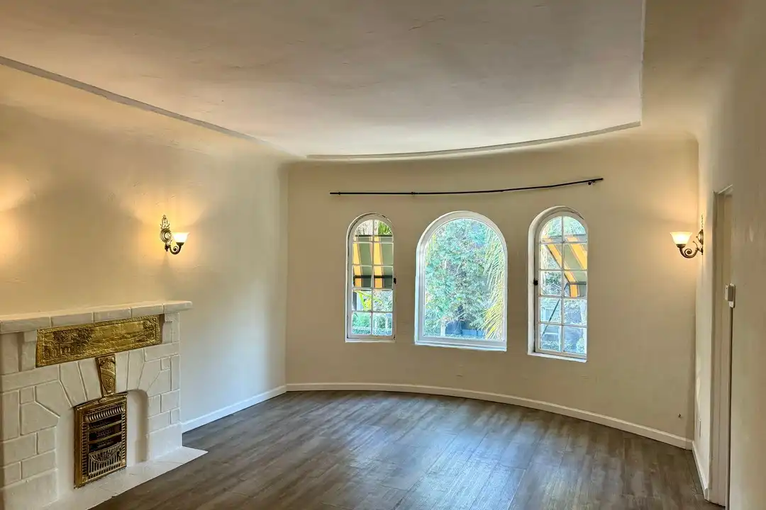 409 W 3rd St unit 201 - More