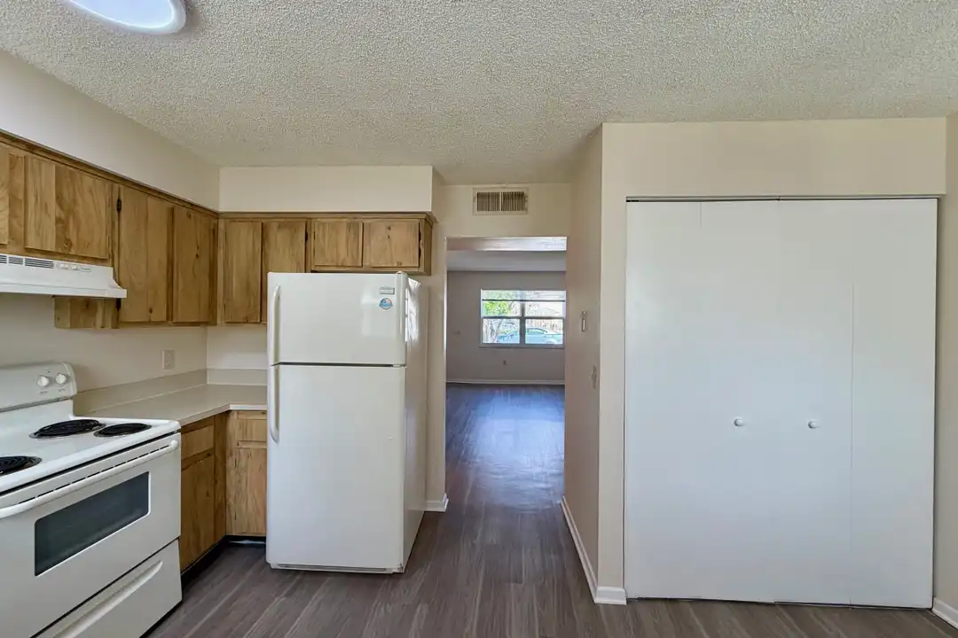 664 SW 35th St unit 3 - View 5