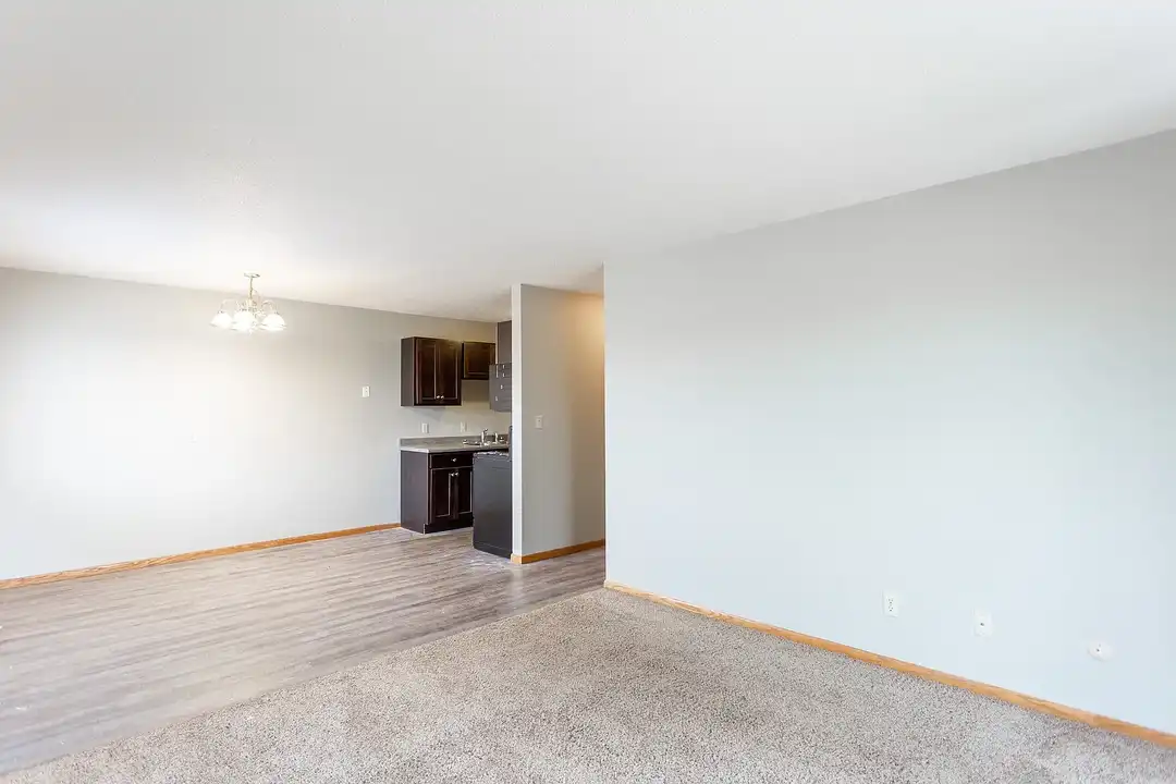 Apartment in Sioux Falls - View 4