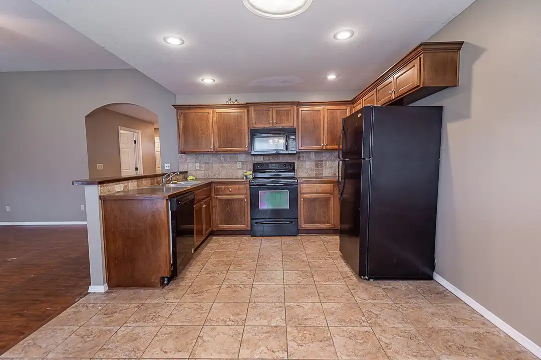1332 S Lexington Ave - More