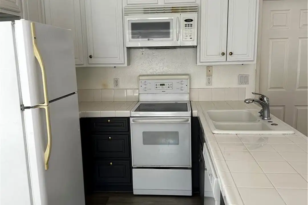 517 S Hewes St #B - View 4