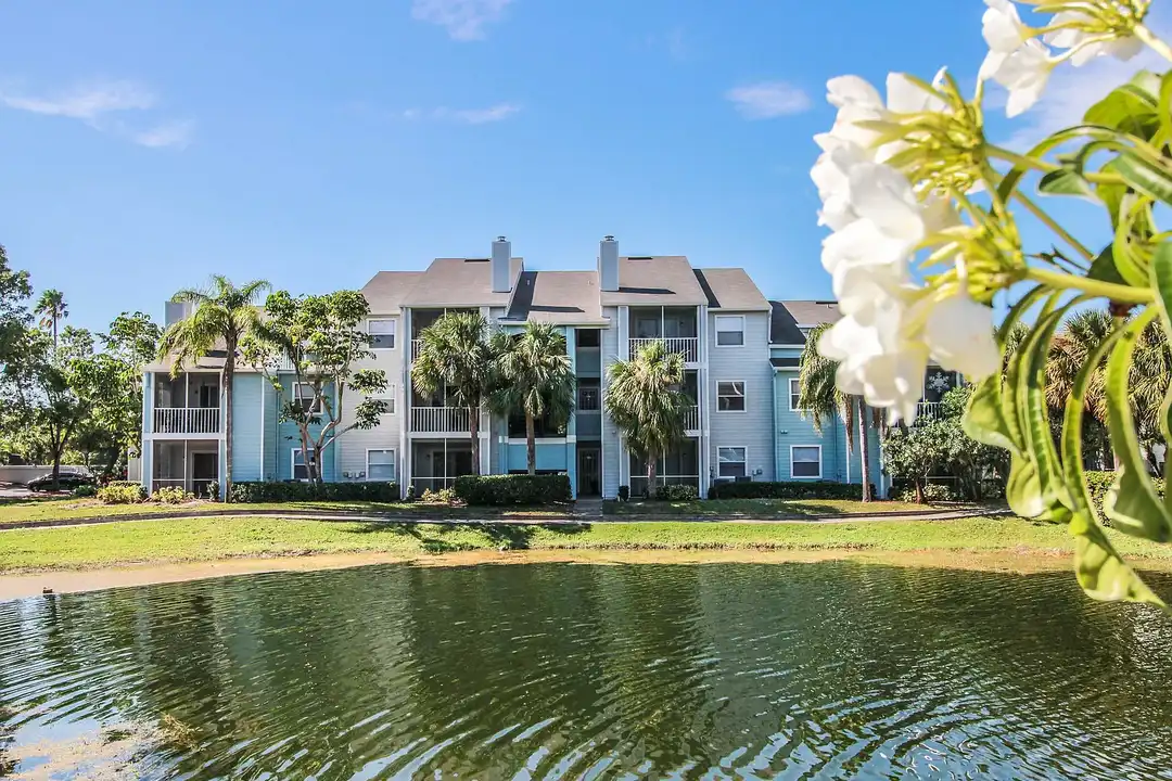 THE RETREAT AT VISTA LAKE - View 4