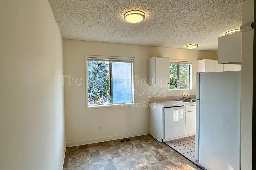 6041 SW Valley Ave - More