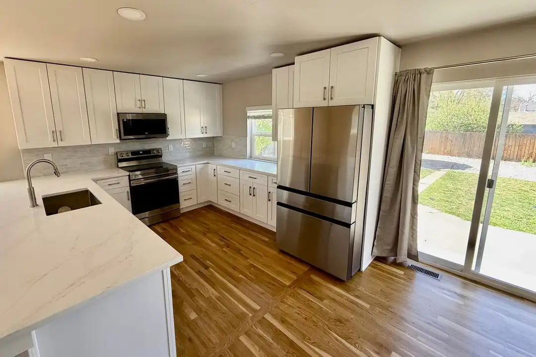1205 S Grape St - View 2