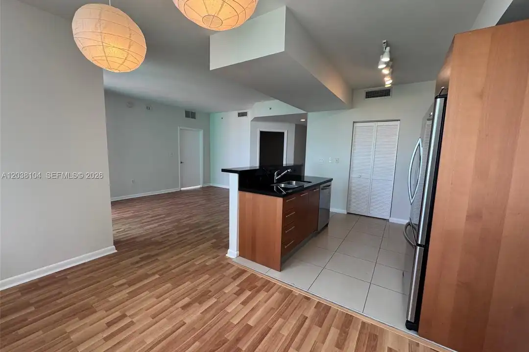 244 Biscayne Blvd unit 702 - View 3