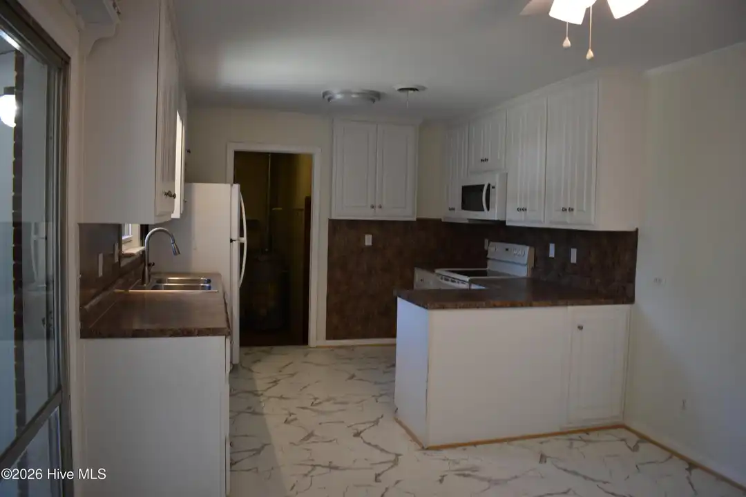 735 Old Edgefield Rd - View 3