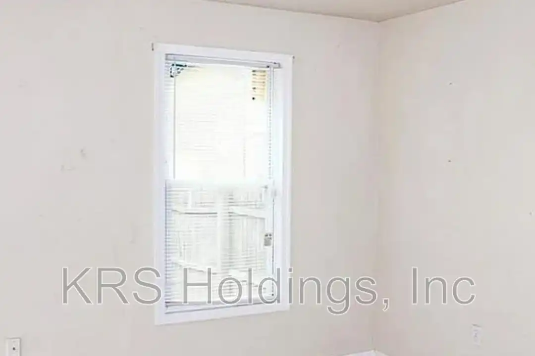 1130 Commerce Ave - View 5