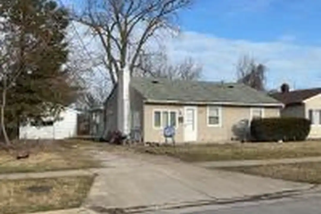 1321 Huntington Ave – photo 1 of 5